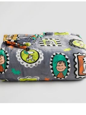 The Big One Peanuts Halloween Blanket
